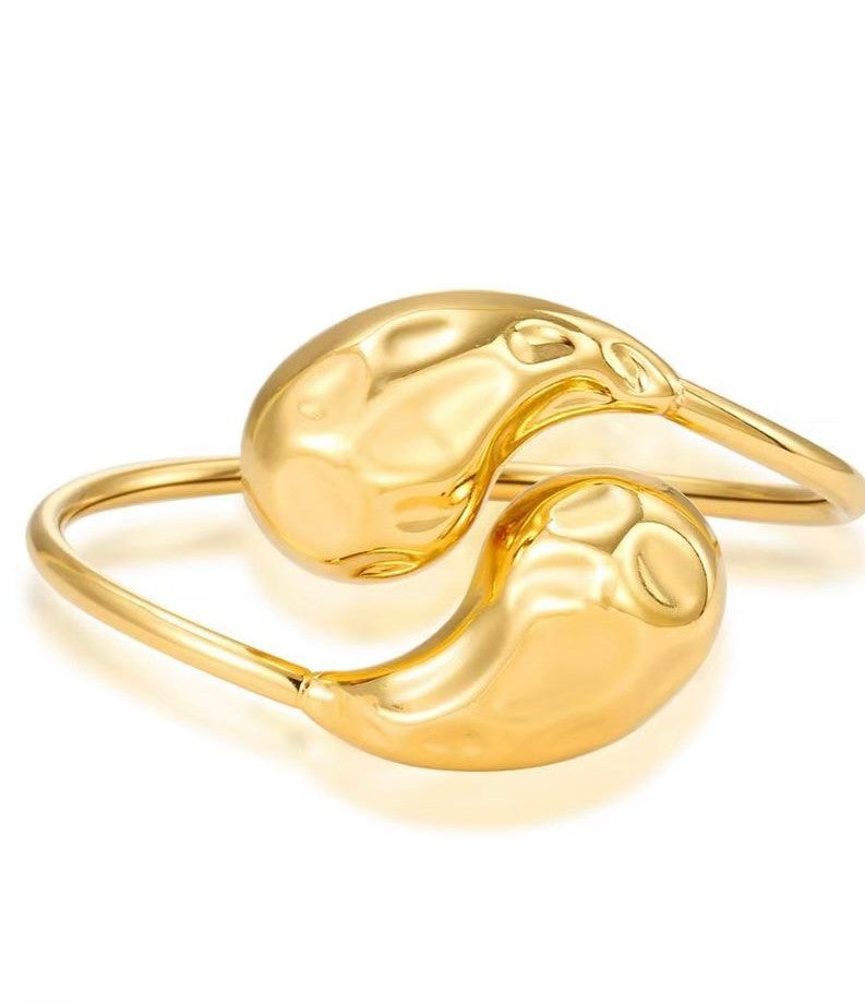 Luxurious Set of 3 pieces Necklace, Earrings, Bracelet, Stainless Steel