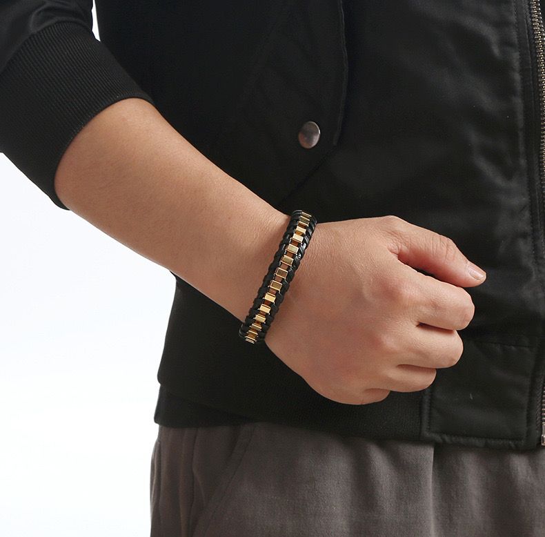 Men's Bracelet very elegant stainless steel gold and black
